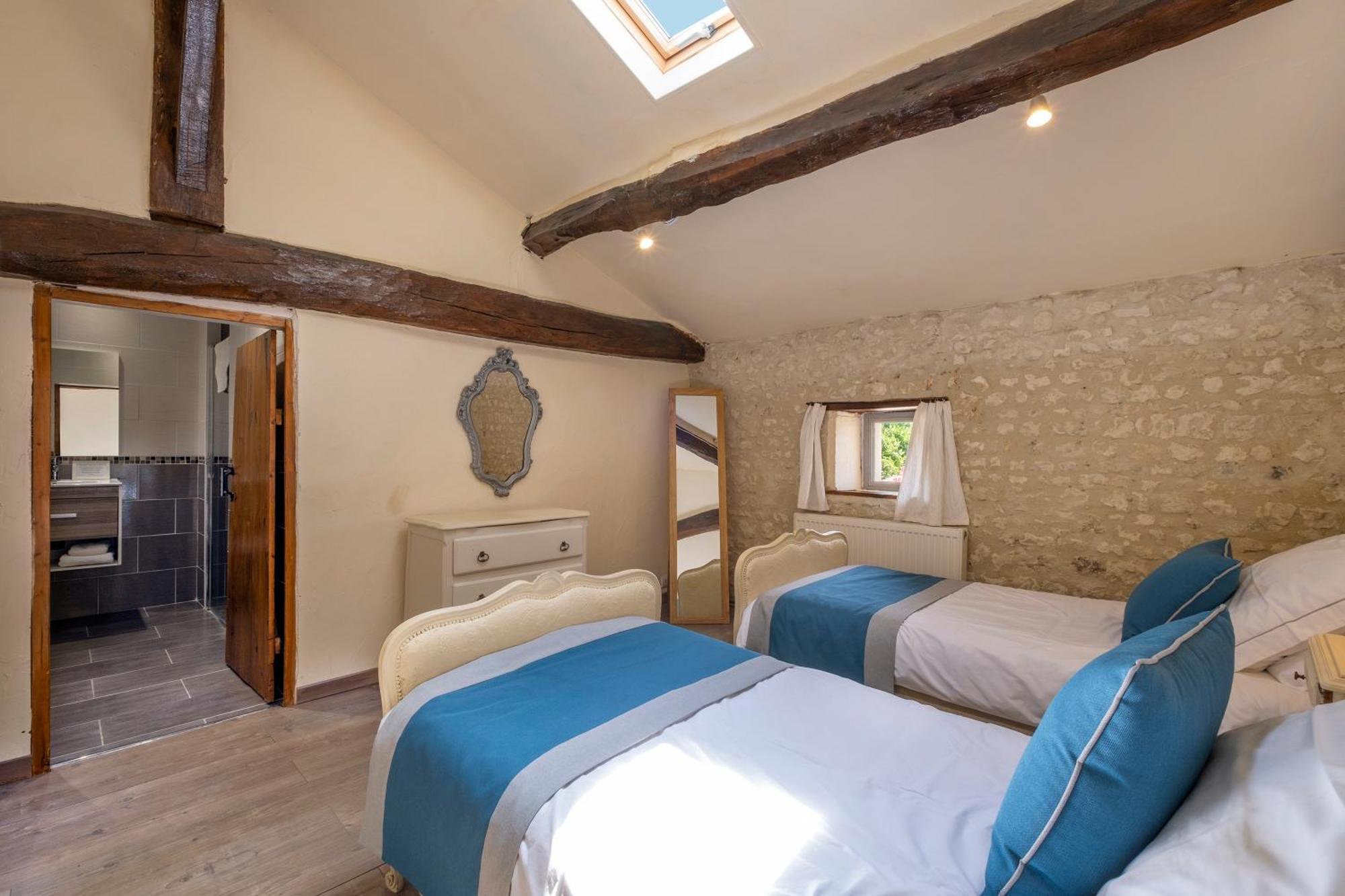 Domaine Chez Les Rois Bed & Breakfast Berneuil  Eksteriør bilde